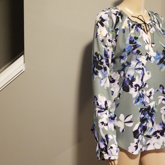 SIMPLY VERA VERA WANG FLORAL BLOUSE - Picture 2 of 5